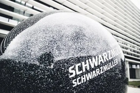Schwarzmüller- Меньший вес. Больше силы. Полный инноваций.